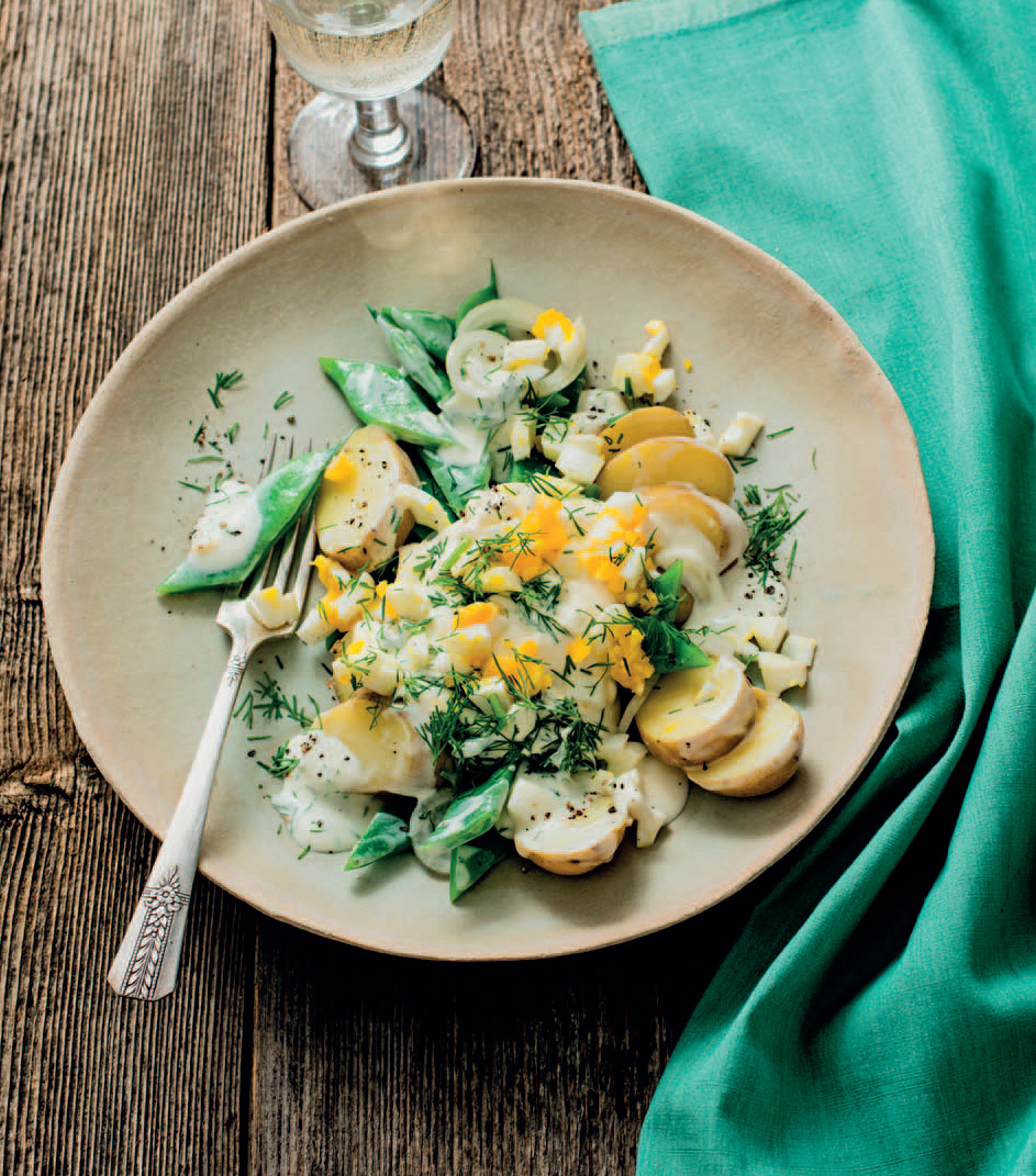 Green bean salad with egg, potatoes, sour cream, and dill recipe