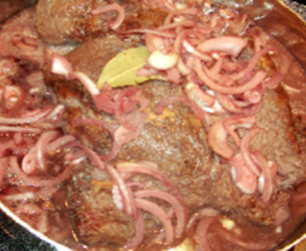 Moose braised in beer and onions recipe