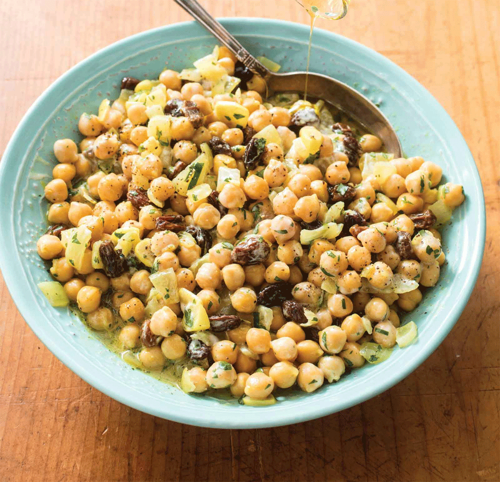 Curried chickpeas with garlic and yogurt recipe