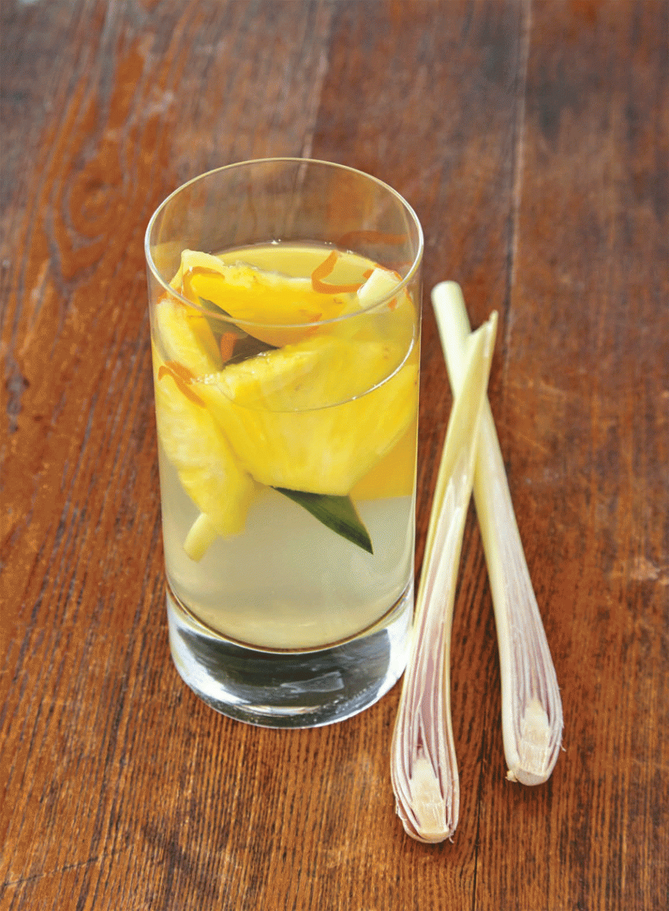 Pineapple-aperol spritz recipe