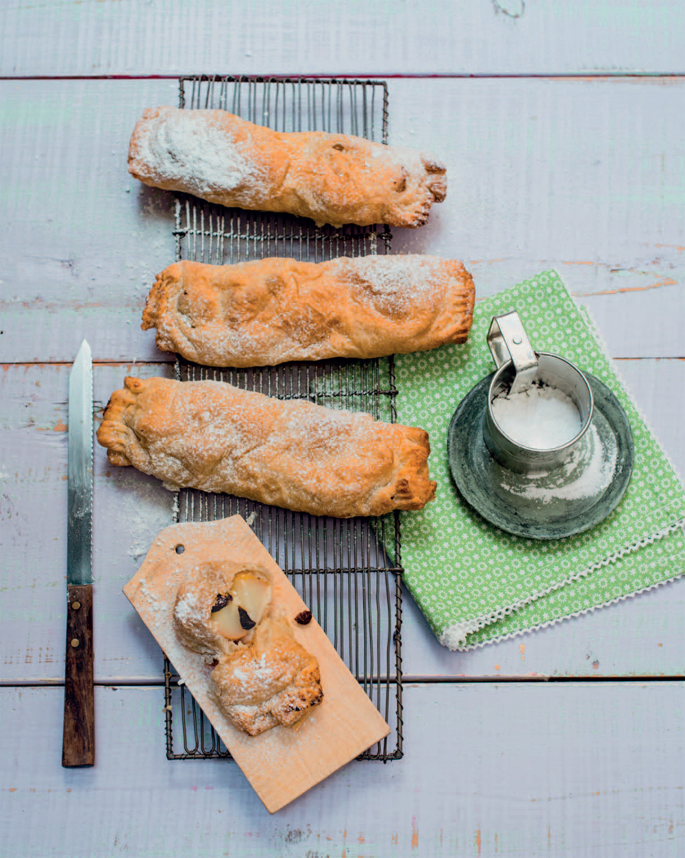 Mini puff pastry pear strudels recipe