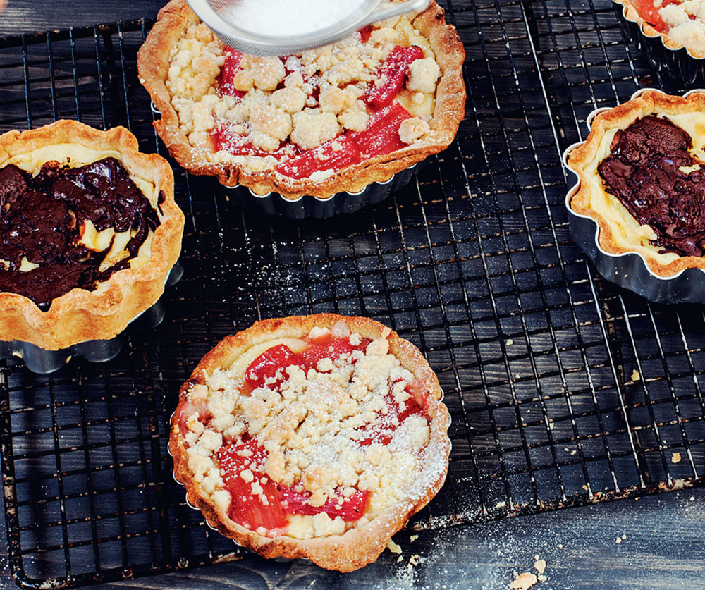 Rhubarb and custard tartlets recipe