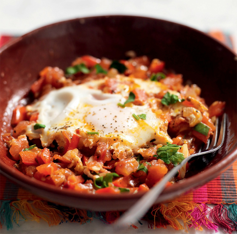 Eggs in red pepper and tomato sauce recipe