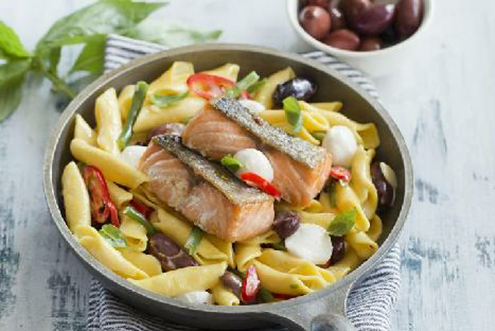 Pasta with mini mozzarella, black olives Kalamata and salmon grill recipe