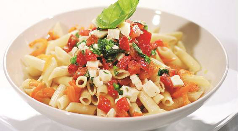 Penne with sweet peppers, tomatoes and mozzarella recipe