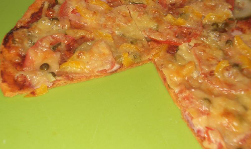 Pizza on thin yeast dough with tomato recipe