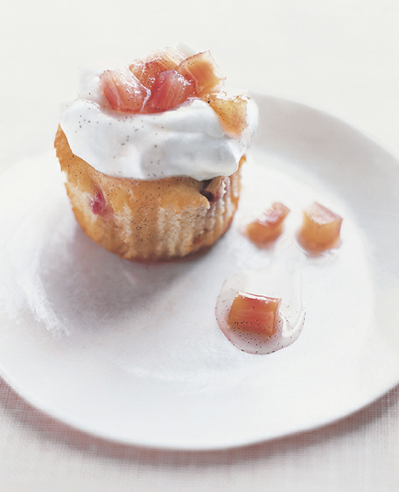 Rhubarb cupcakes with whipped cream recipe