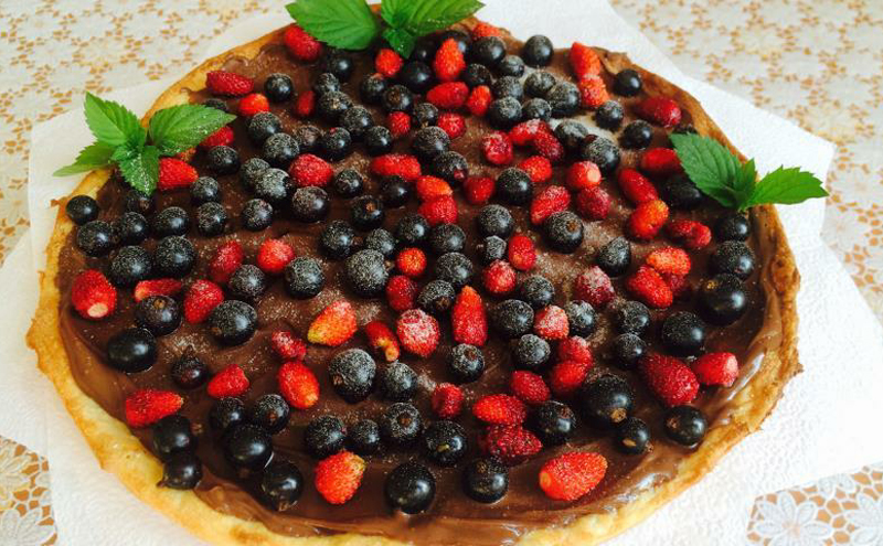 Pizza with berries recipe