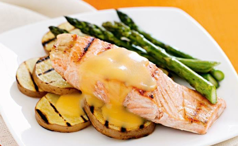 Salmon with hollandaise sauce recipe