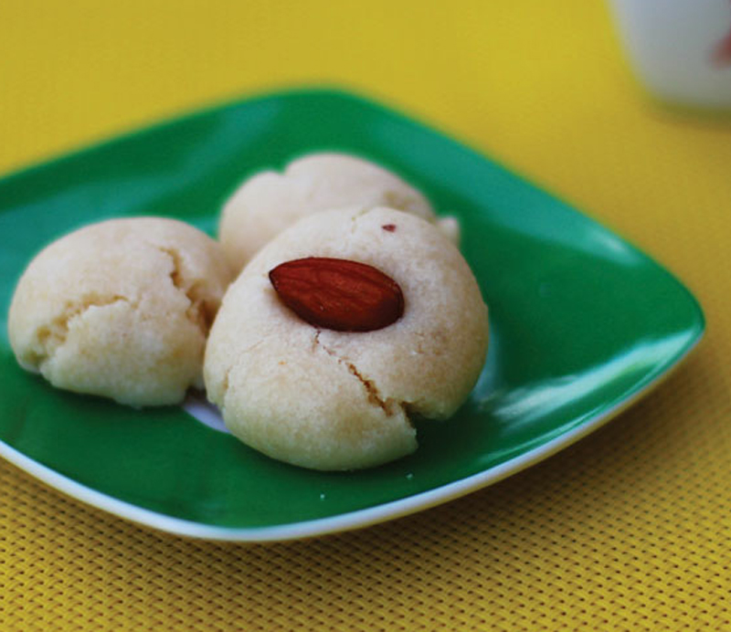 Homemade soft amaretti cookies recipe