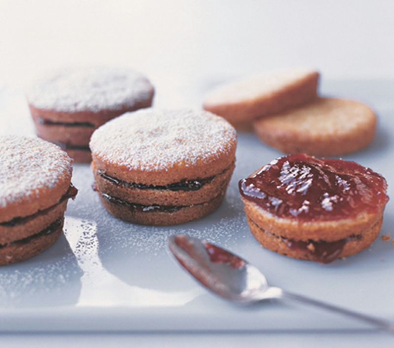 Lemon-yogurt cupcakes with raspberry jam recipe