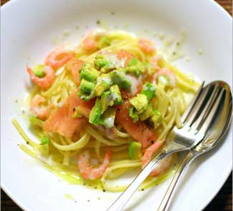 Linguine with salmon, shrimp and avocado recipe