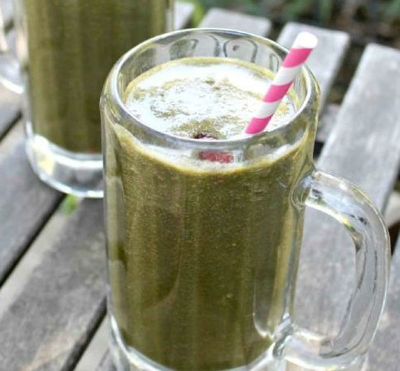 Raspberry dandelions green smoothie recipe