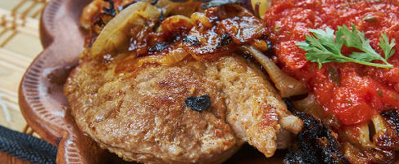 Slow cooked pork chops with pasta & tomato sauce recipe