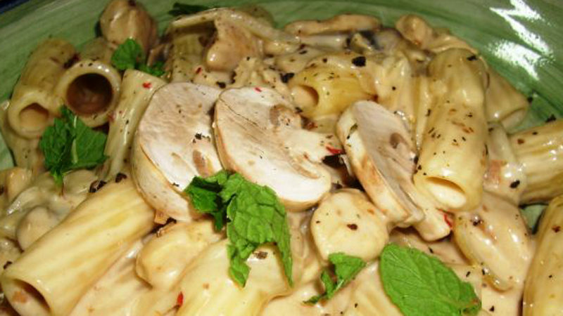 Supa quick chicken ‘N chutney pasta recipe