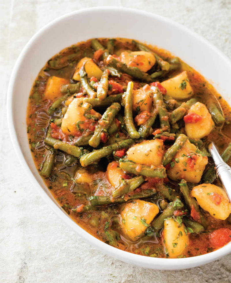 Braised green beans with potatoes and basil recipe