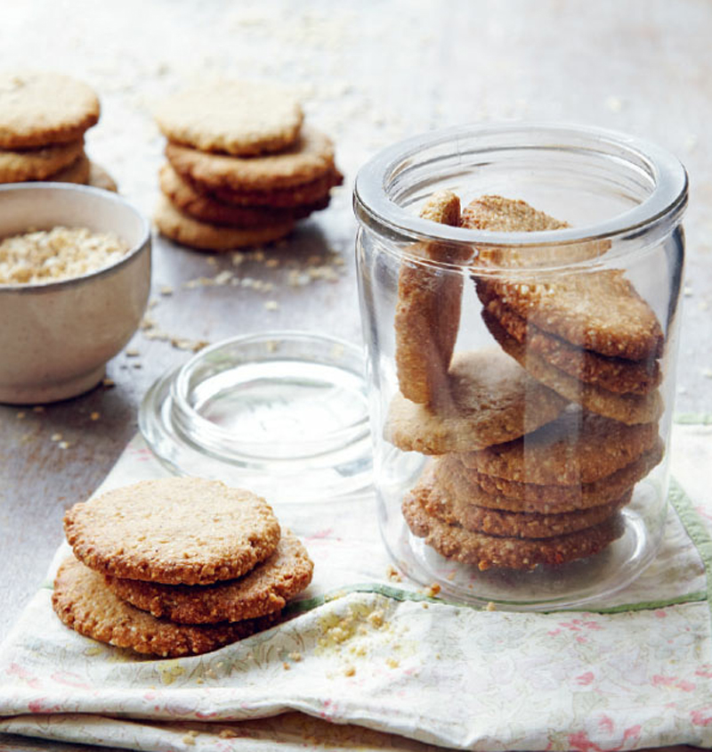 Spicy oat cookies with cashews recipe