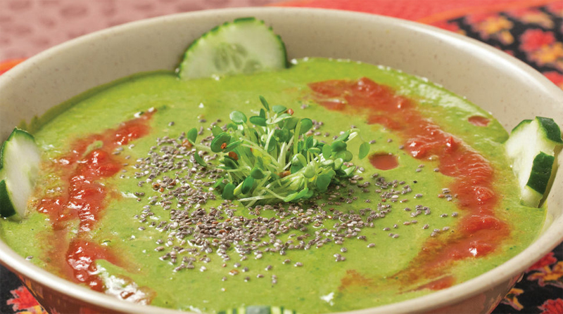 Spicy raw spinach and avocado soup recipe