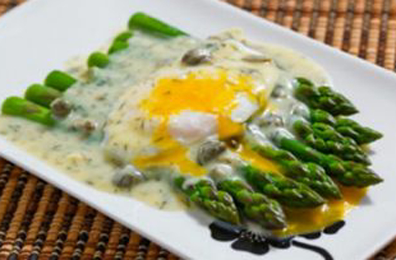 Poached eggs with asparagus and dill recipe