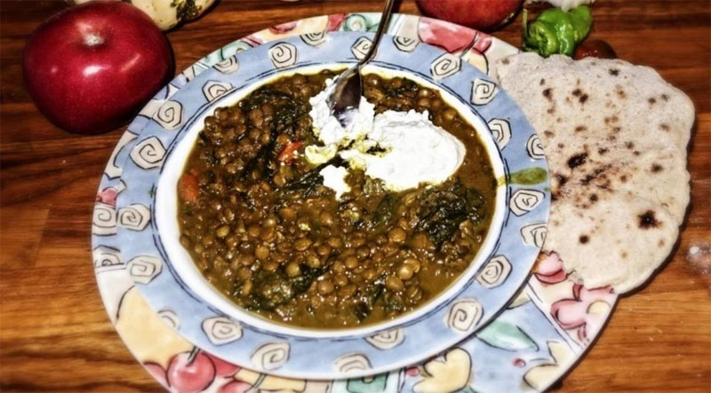 Spicy lentil and carrot curry with yellow soybeans recipe